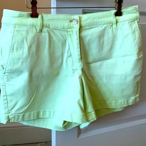 Tommy Bahama Womens 5” Boracay shorts Size 12 Limepop color